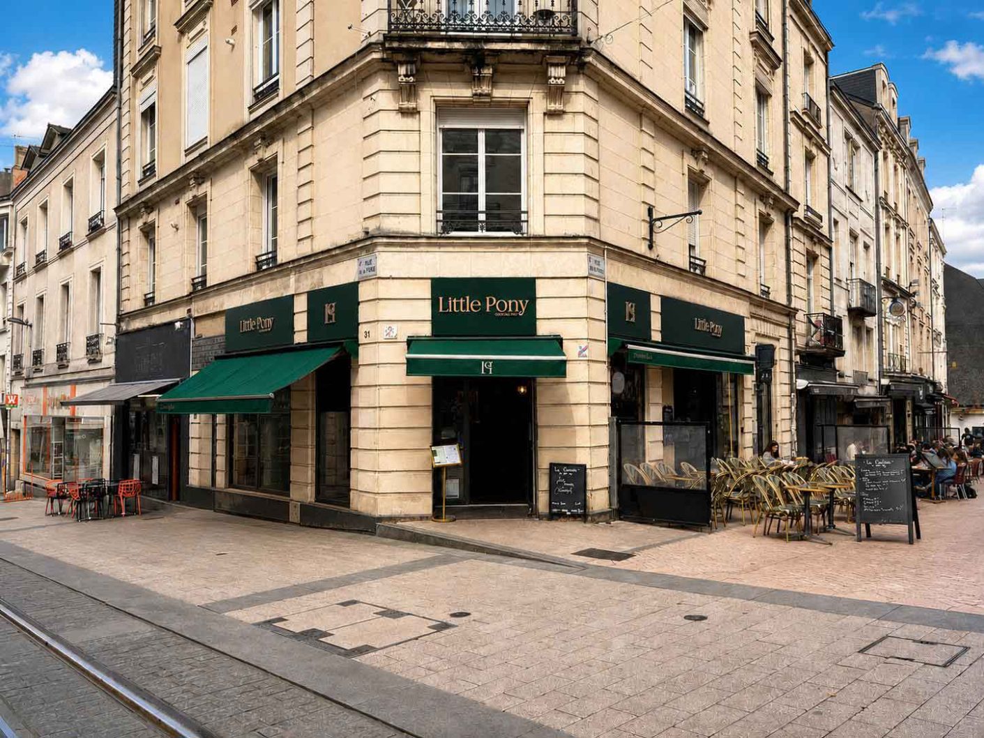 Little-Pony_Façade-extérieure
